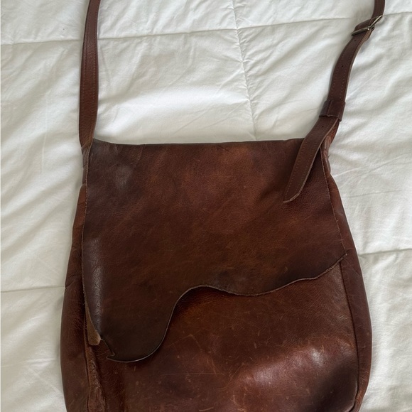 Distressed brown leather Messenger Bag! - Picture 2 of 9